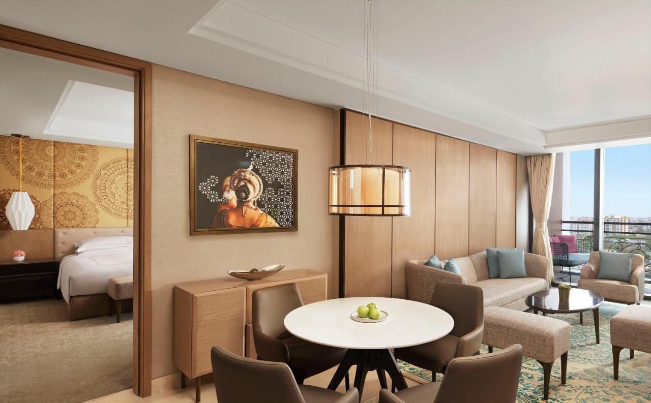 Taj Wellington Mews Chennai Hotel Екстериор снимка