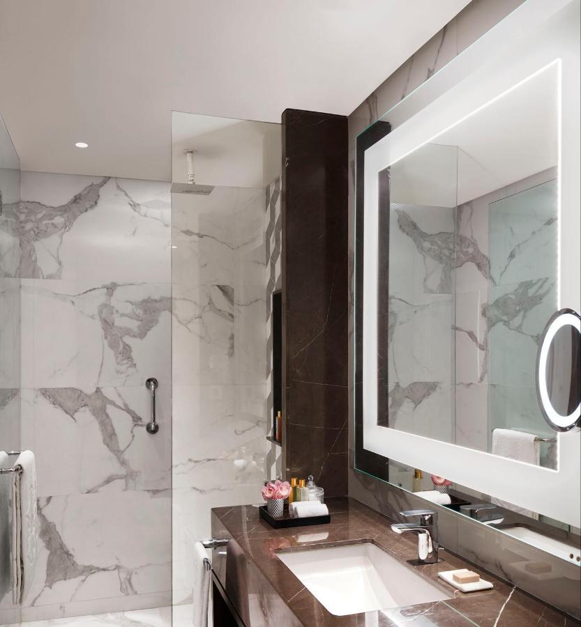 Taj Wellington Mews Chennai Hotel Екстериор снимка