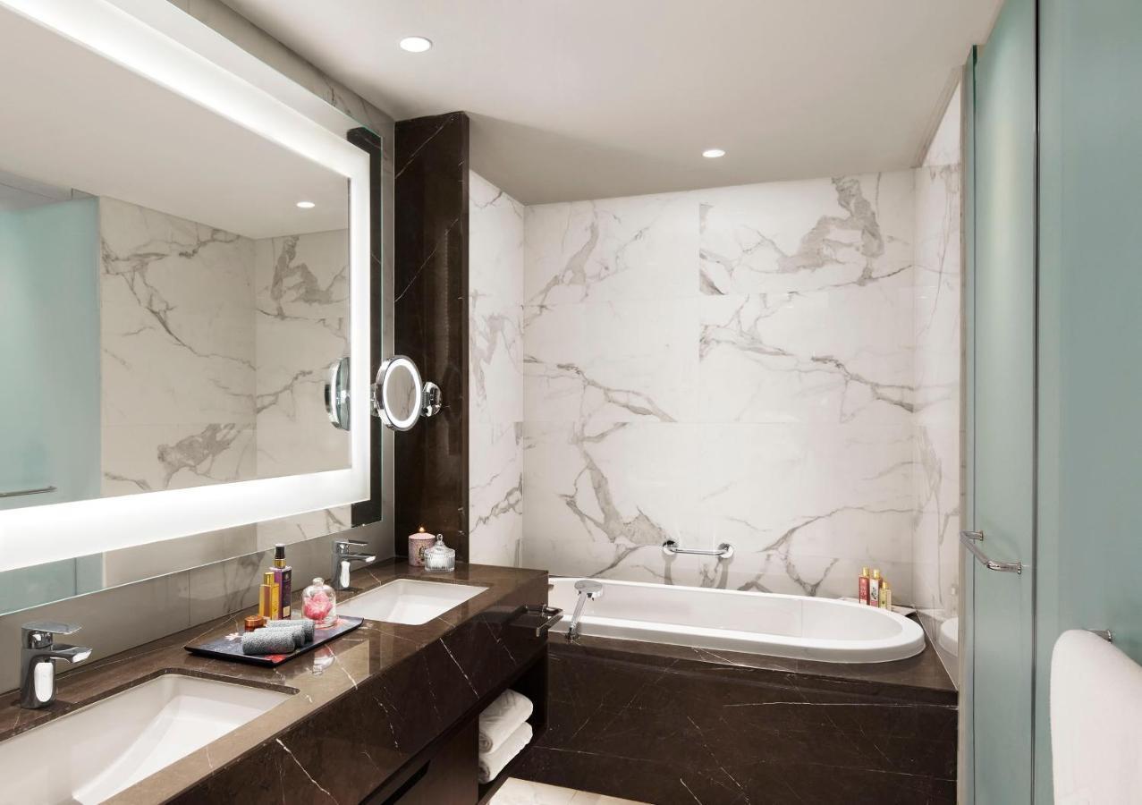 Taj Wellington Mews Chennai Hotel Екстериор снимка