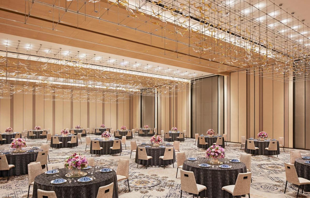 Taj Wellington Mews Chennai Hotel Екстериор снимка