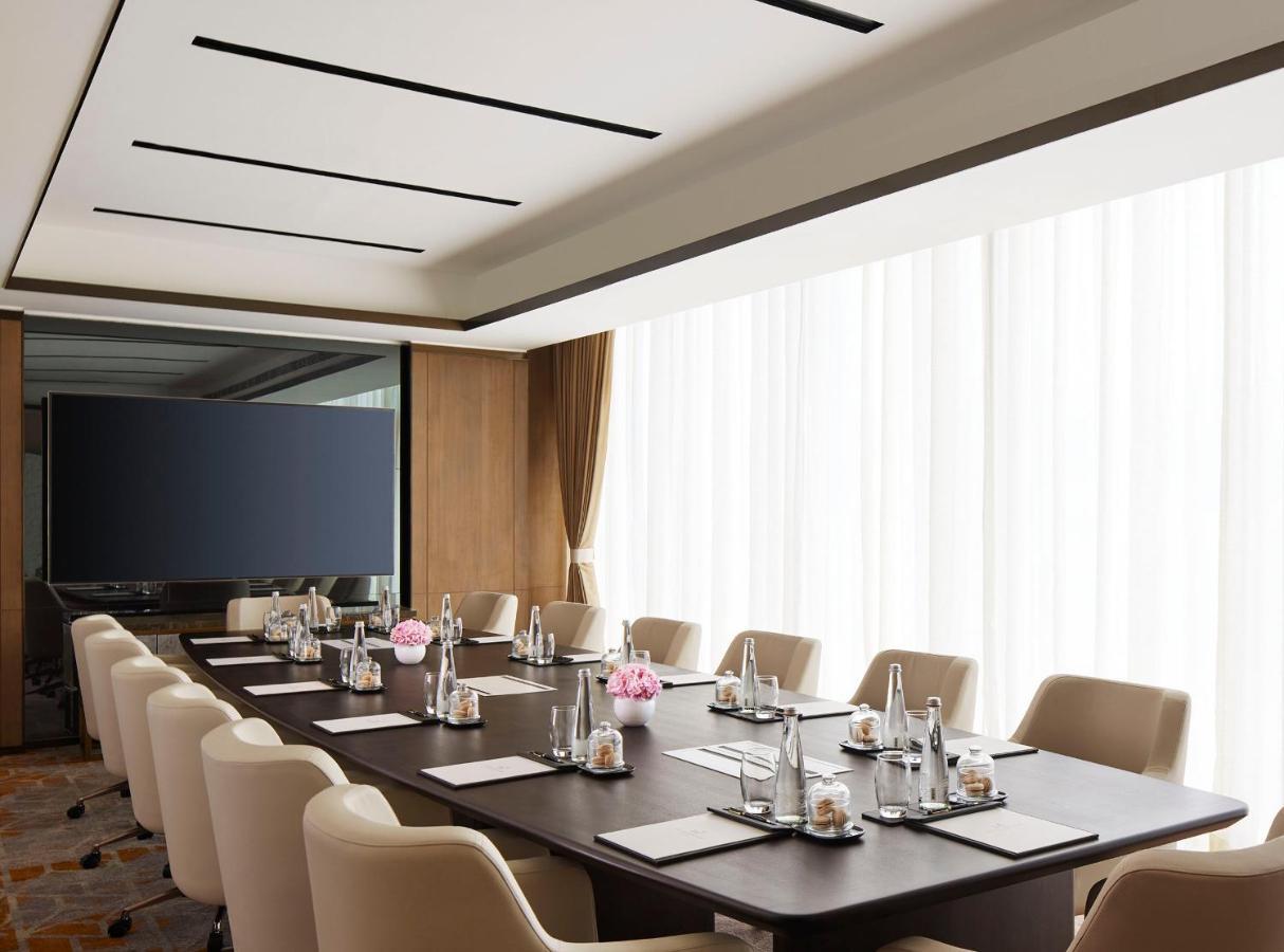 Taj Wellington Mews Chennai Hotel Екстериор снимка