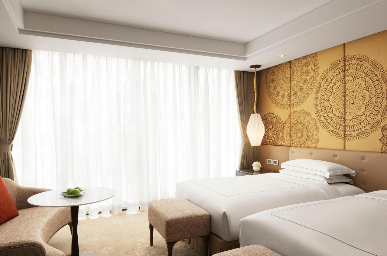 Taj Wellington Mews Chennai Hotel Екстериор снимка